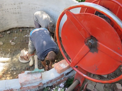 laying wire mesh, raised on stones, on the pond bottom