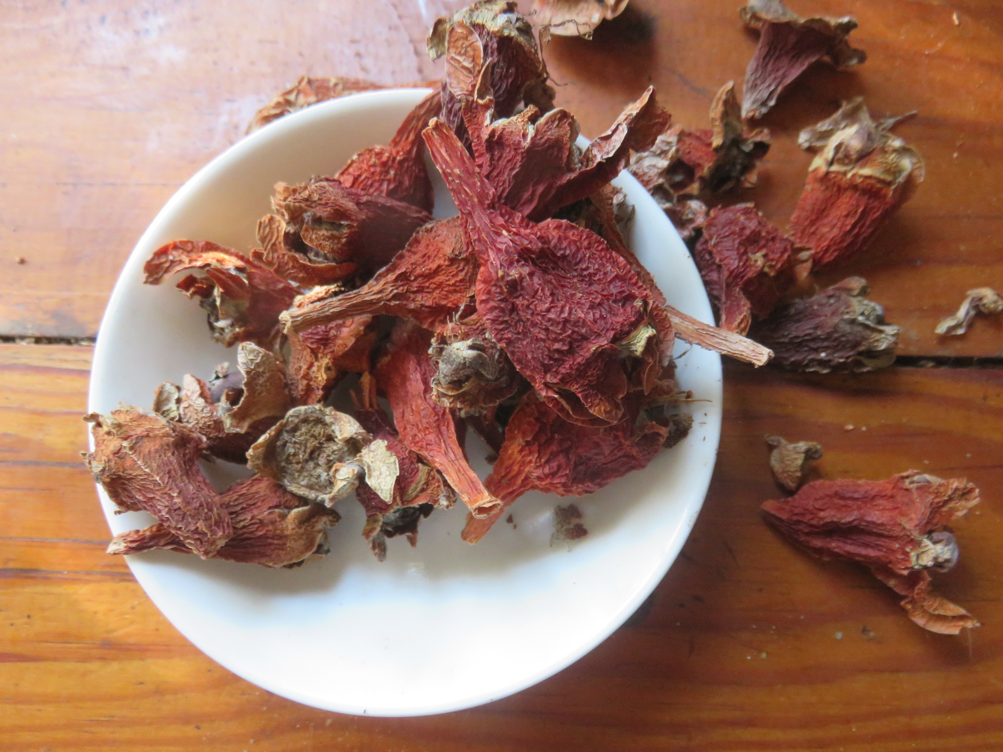 dried sour fig capsules