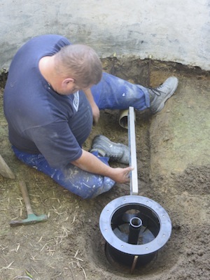 Marc Niehaus connects the bottom drain