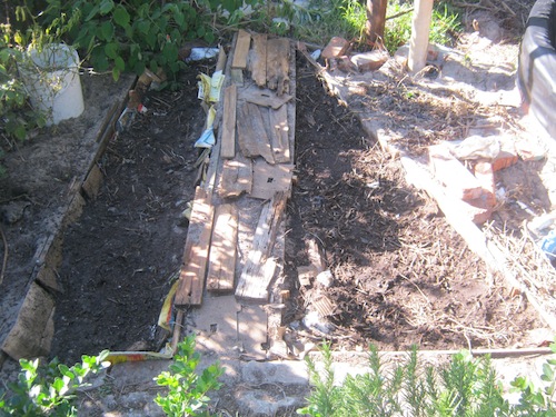 The finished north beds, used to be a dessicated hugel beet